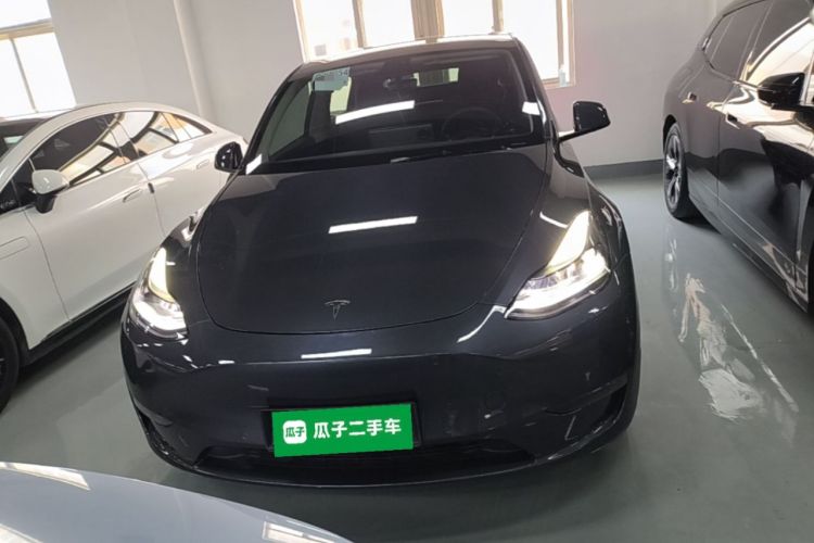 Used Tesla Model Y 2022 Long-Range All-Wheel-Drive Version Front