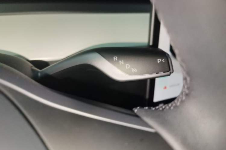 Used Tesla Model Y 2022 Revised Version Rear-Wheel Drive Gear Lever