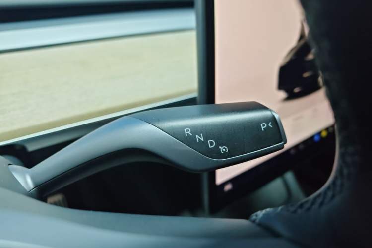 Used Tesla Model Y 2022 Revised Version Rear-Wheel Drive Gear Lever