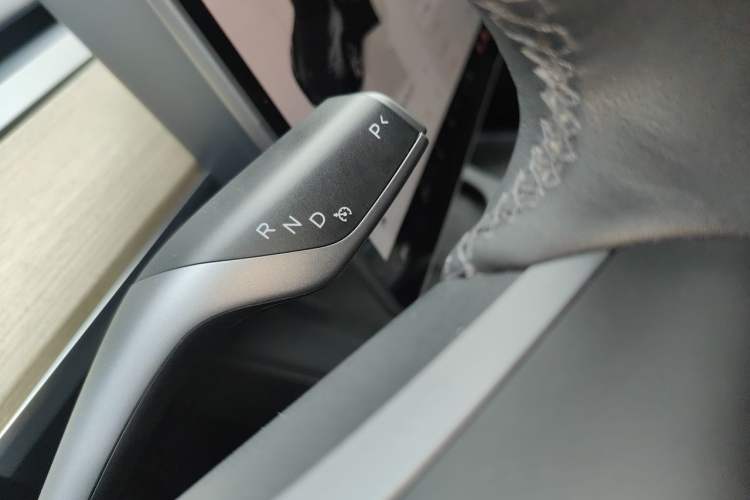 Used Tesla Model Y 2022 Revised Version Rear-Wheel Drive Gear Lever