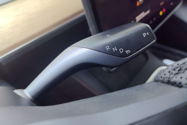 Used Tesla Model Y 2022 Long-Range All-Wheel-Drive Version Gear Lever