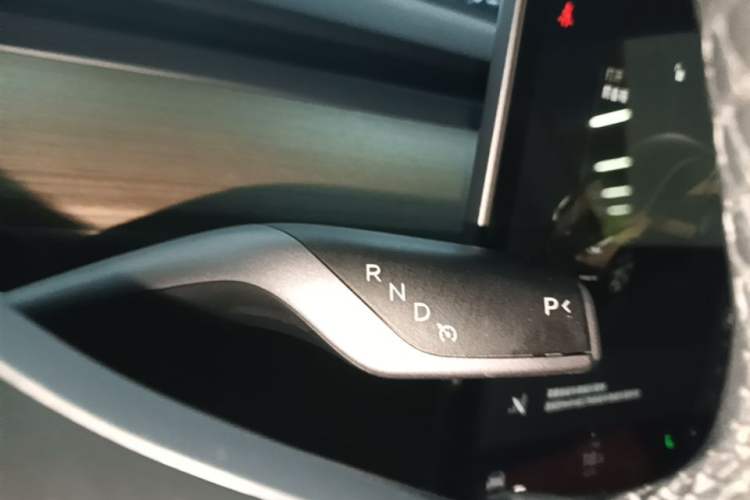 Used Tesla Model Y 2022 Revised Version Rear-Wheel Drive Gear Lever