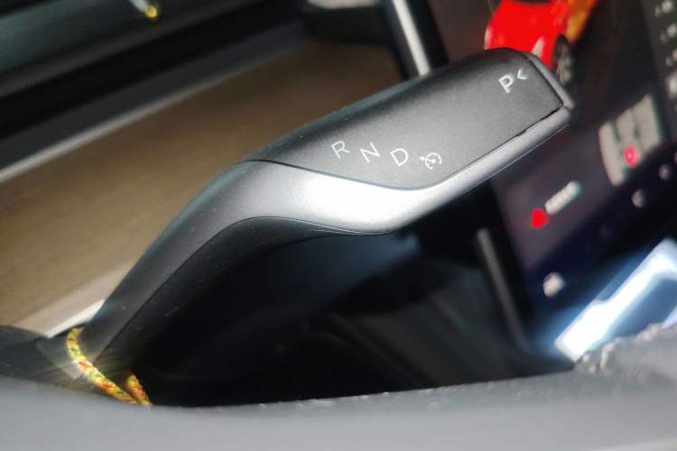 Used Tesla Model Y 2022 Revised Version Rear-Wheel Drive Gear Lever