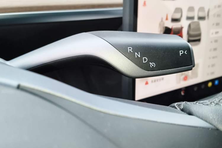 Used Tesla Model Y 2022 Performance High-Performance All-Wheel-Drive Version Gear Lever