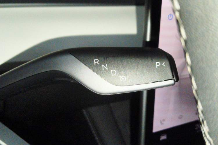 Used Tesla Model Y 2022 Revised Version Rear-Wheel Drive Gear Lever