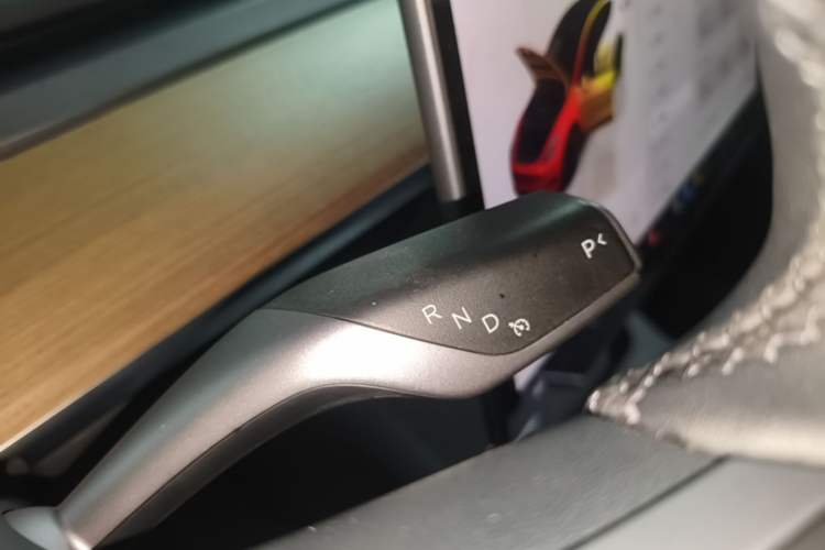 Used Tesla Model Y 2022 Revised Version Rear-Wheel Drive Gear Lever