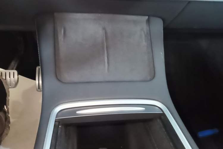 Used Tesla Model Y 2022 Performance High-Performance All-Wheel-Drive Version Gear Lever