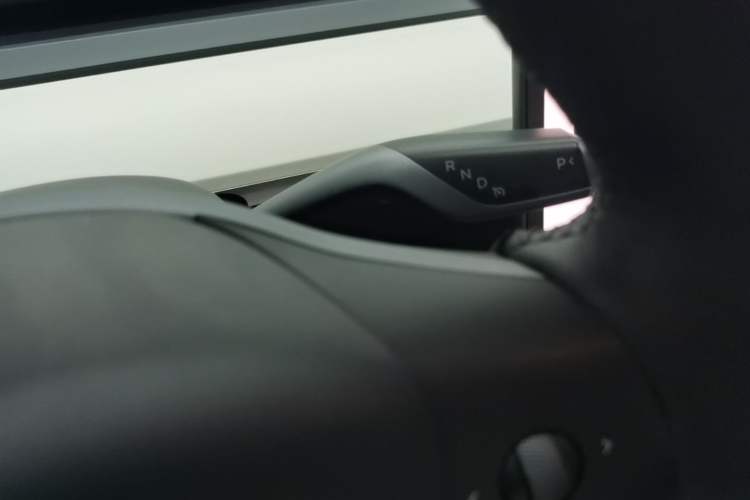 Used Tesla Model Y 2022 Revised Version Rear-Wheel Drive Gear Lever