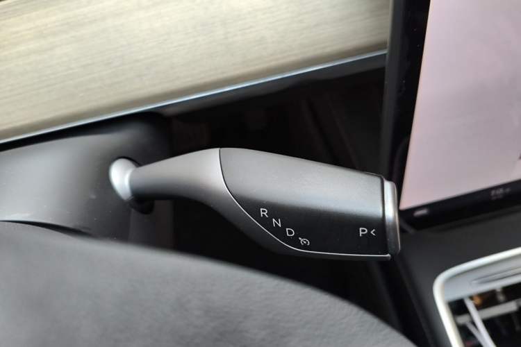Used Tesla Model Y 2022 Revised Version Rear-Wheel Drive Gear Lever