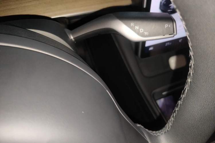 Used Tesla Model Y 2022 Revised Version Rear-Wheel Drive Gear Lever