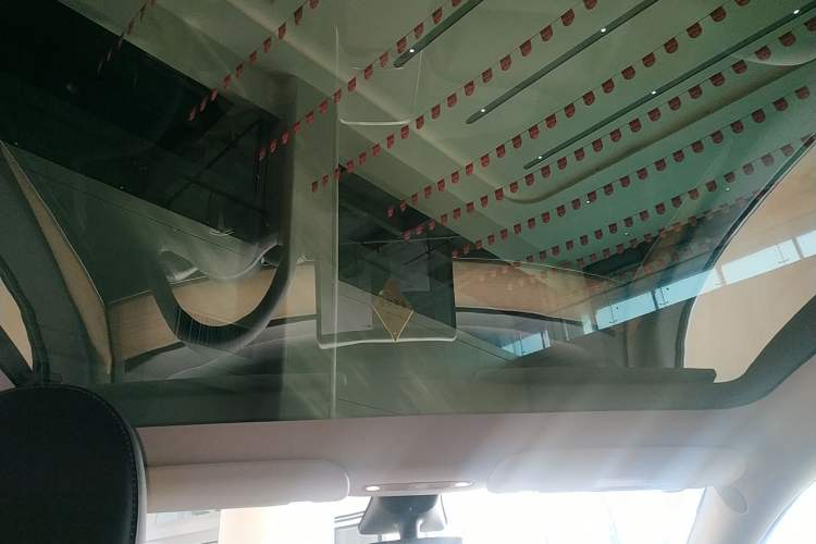 Used Tesla Model Y 2022 Rear-Wheel-Drive Version Headliner