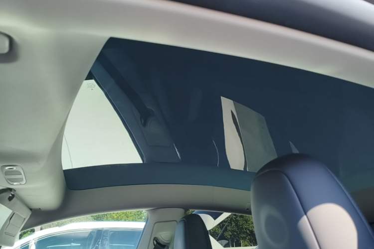 Used Tesla Model Y 2022 Rear-Wheel-Drive Version Headliner