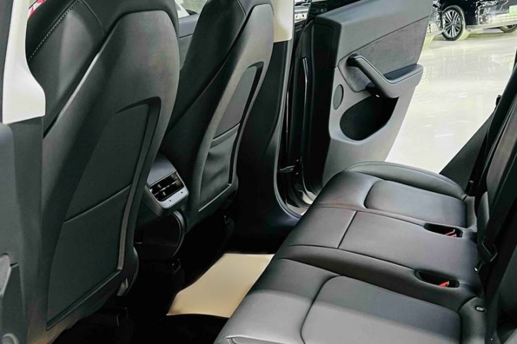 Used Tesla Model Y 2022 Rear-Wheel-Drive Version Interior 1