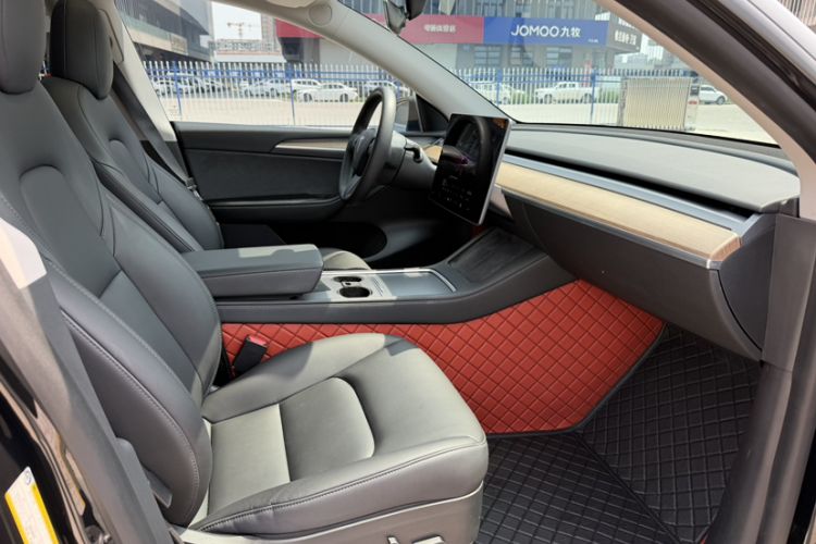 Used Tesla Model Y 2022 Long-Range All-Wheel-Drive Version Interior 12