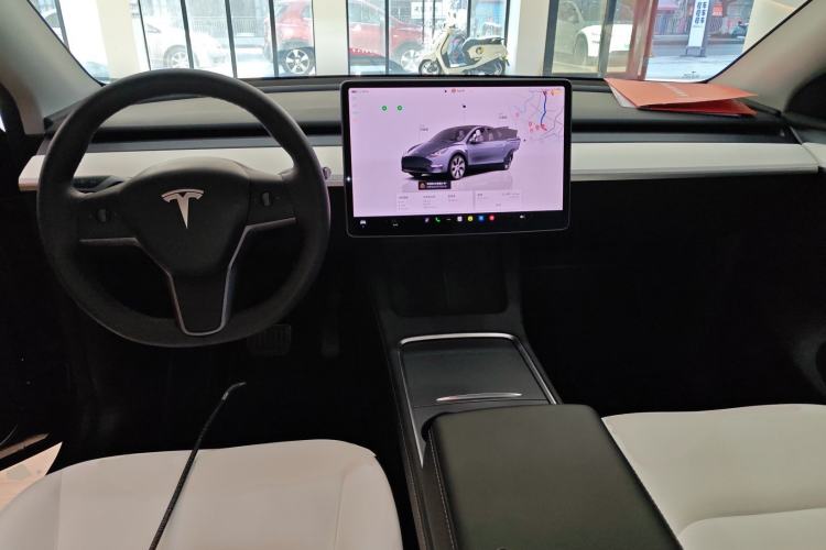Used Tesla Model Y 2022 Rear-Wheel-Drive Version Interior 2