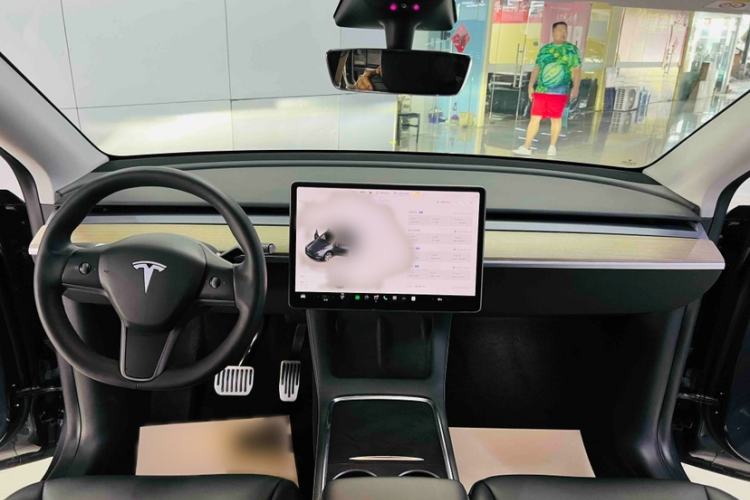 Used Tesla Model Y 2022 Rear-Wheel-Drive Version Interior 2