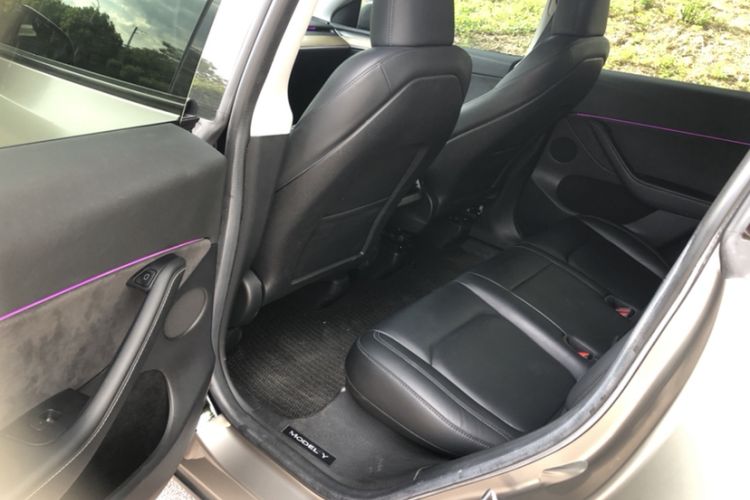 Used Tesla Model Y 2022 Rear-Wheel-Drive Version Interior 2