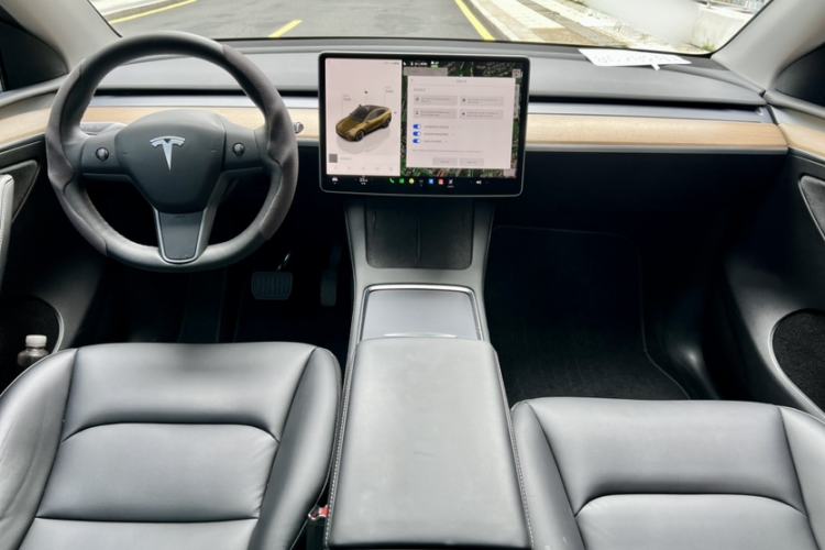 Used Tesla Model Y 2022 Rear-Wheel-Drive Version Interior 2