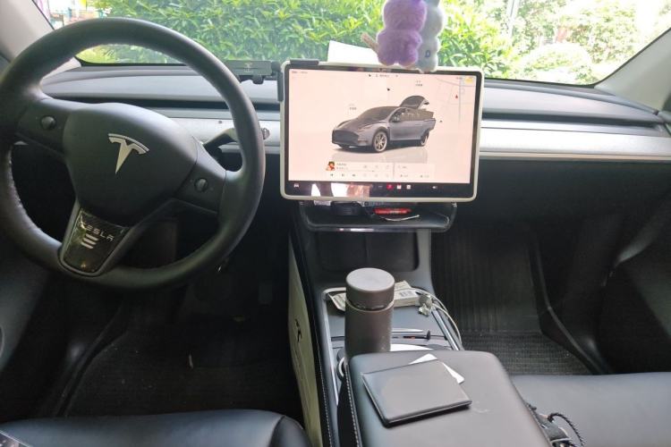 Used Tesla Model Y 2022 Rear-Wheel-Drive Version Interior 2