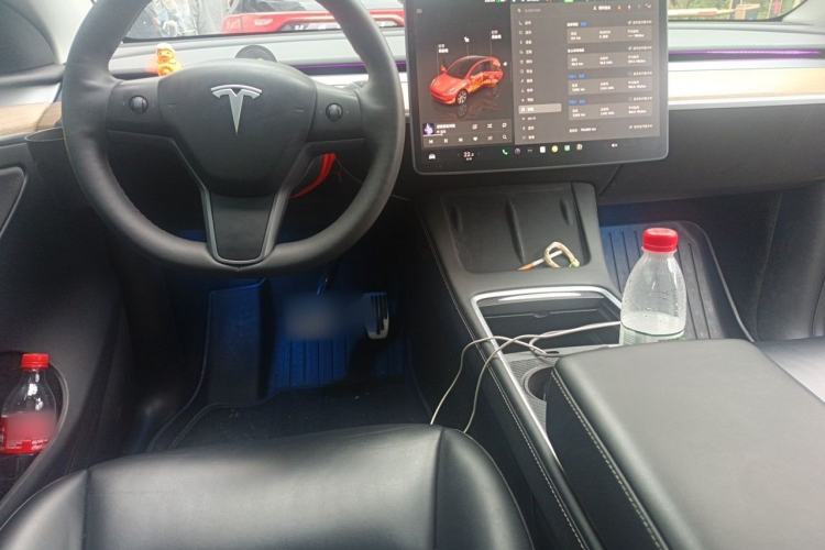 Used Tesla Model Y 2022 Rear-Wheel-Drive Version Interior 2