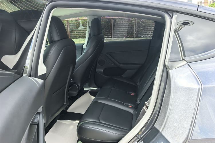 Used Tesla Model Y 2022 Rear-Wheel-Drive Version Interior 2