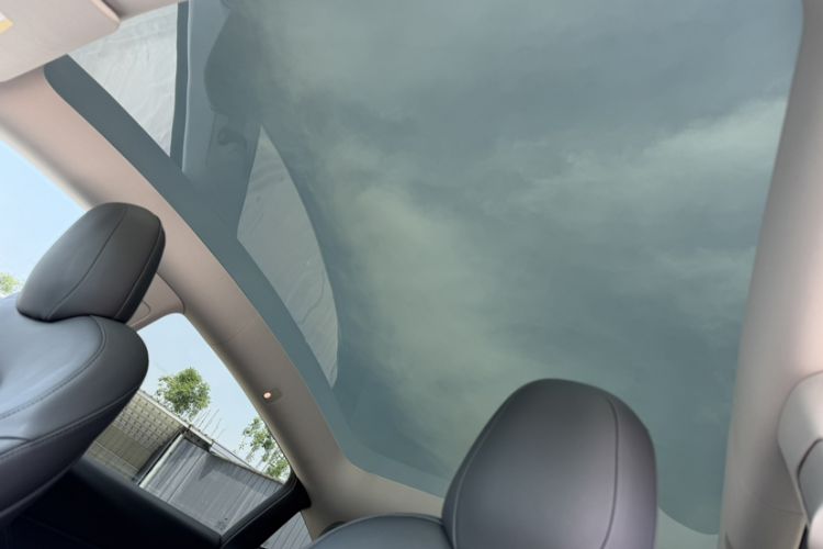 Used Tesla Model Y 2022 Long-Range All-Wheel-Drive Version Interior 2
