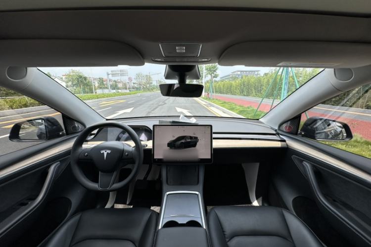 Used Tesla Model Y 2022 Revised Version Long-Range All-Wheel Drive Interior 2