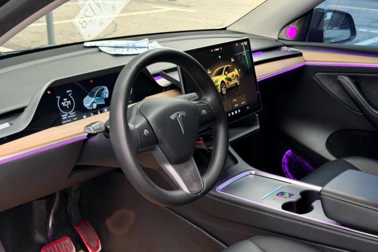 Used Tesla Model Y 2022 Long-Range All-Wheel-Drive Version Interior 2