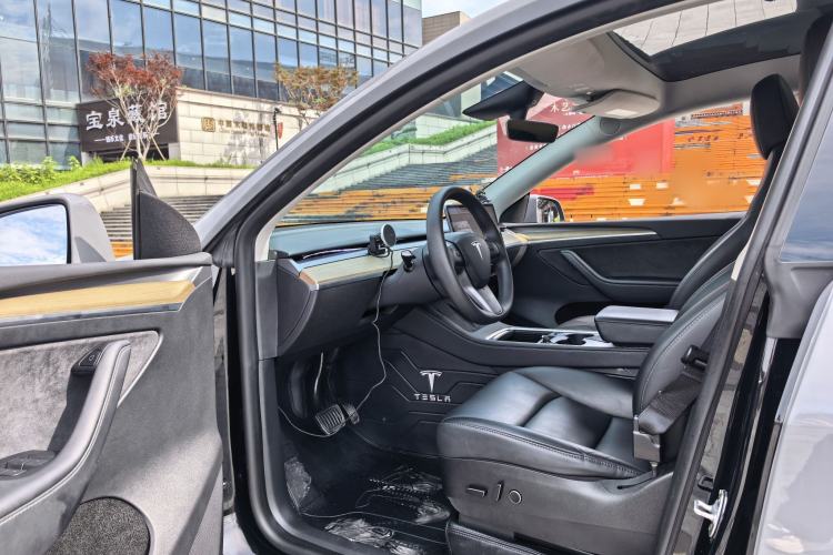 Used Tesla Model Y 2022 Revised Version Long-Range All-Wheel Drive Interior 2