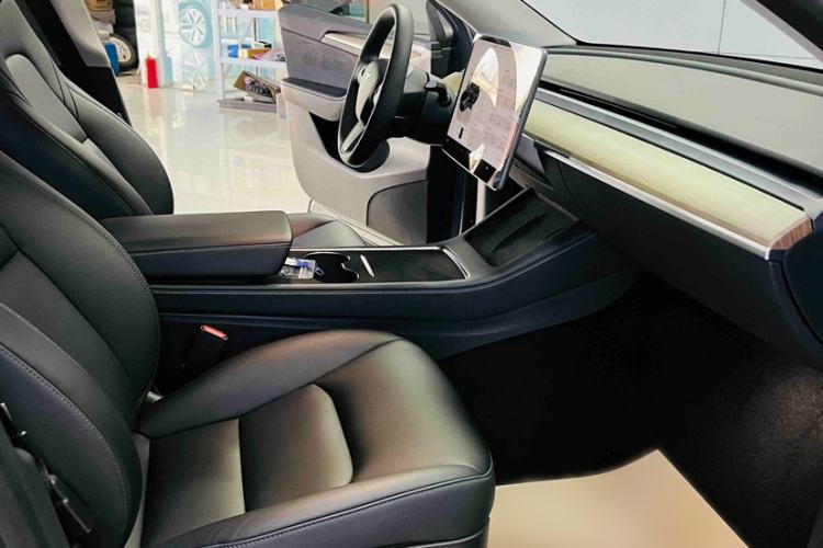 Used Tesla Model Y 2022 Rear-Wheel-Drive Version Interior 3