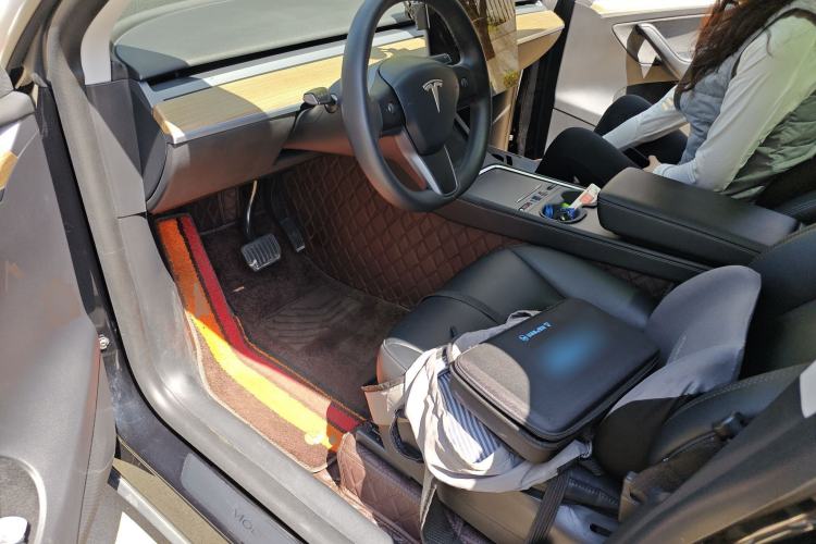 Used Tesla Model Y 2022 Rear-Wheel-Drive Version Interior 3
