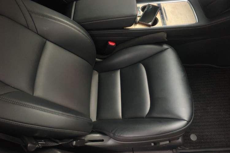 Used Tesla Model Y 2022 Rear-Wheel-Drive Version Interior 3