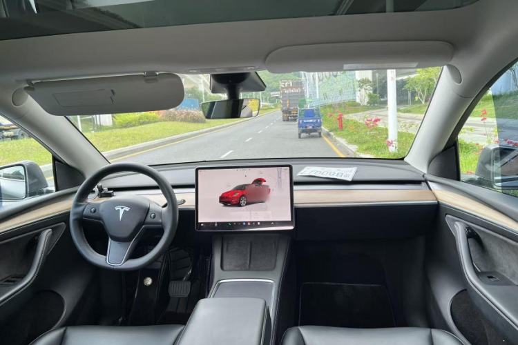 Used Tesla Model Y 2022 Rear-Wheel-Drive Version Interior 3