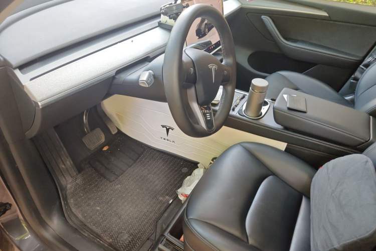 Used Tesla Model Y 2022 Rear-Wheel-Drive Version Interior 3
