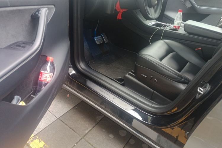 Used Tesla Model Y 2022 Rear-Wheel-Drive Version Interior 3