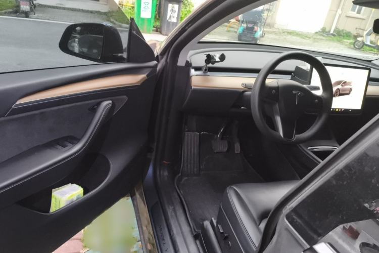 Used Tesla Model Y 2022 Rear-Wheel-Drive Version Interior 3