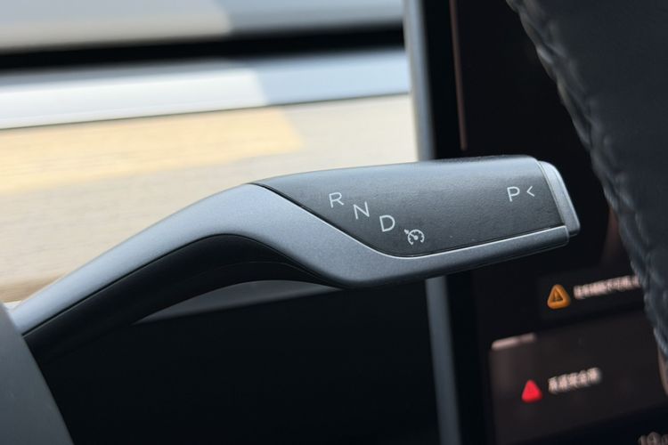 Used Tesla Model Y 2022 Long-Range All-Wheel-Drive Version Interior 3