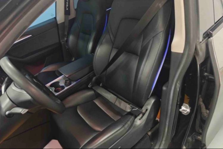 Used Tesla Model Y 2022 Long-Range All-Wheel-Drive Version Interior 3