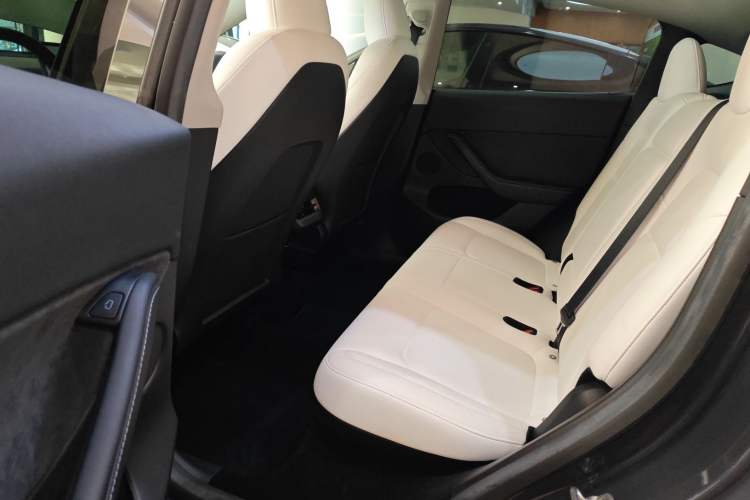 Used Tesla Model Y 2022 Rear-Wheel-Drive Version Interior 4