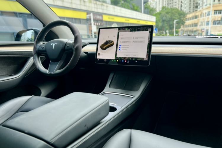 Used Tesla Model Y 2022 Rear-Wheel-Drive Version Interior 4