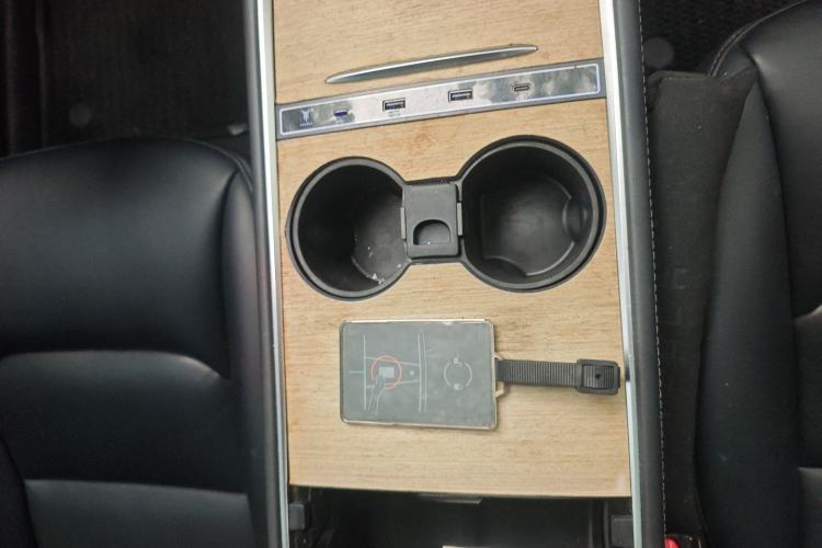 Used Tesla Model Y 2022 Rear-Wheel-Drive Version Interior 4
