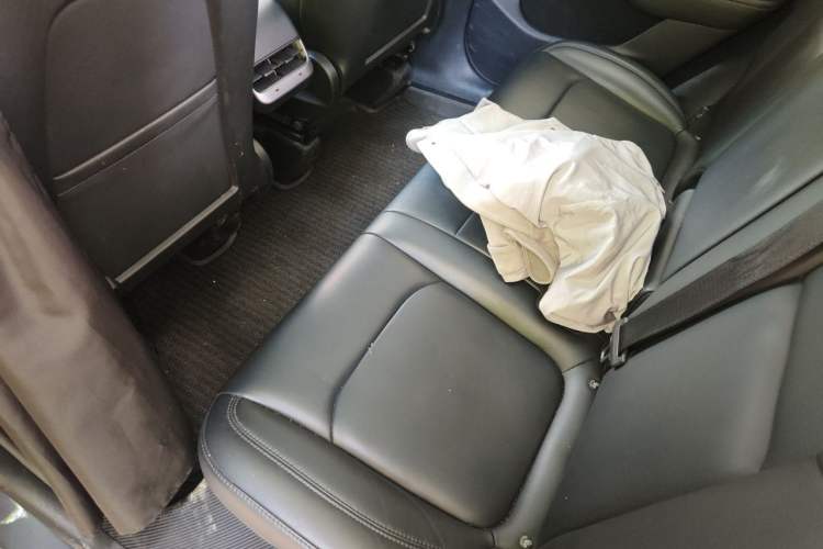 Used Tesla Model Y 2022 Rear-Wheel-Drive Version Interior 4
