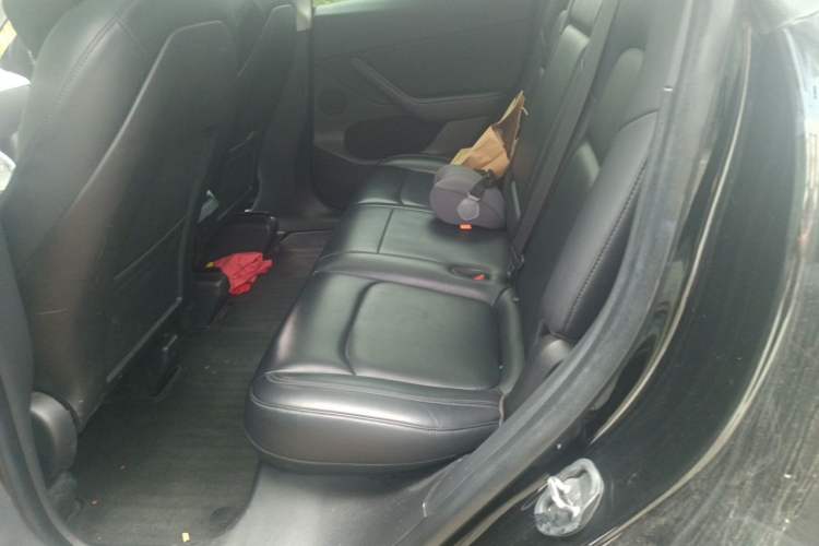 Used Tesla Model Y 2022 Rear-Wheel-Drive Version Interior 4