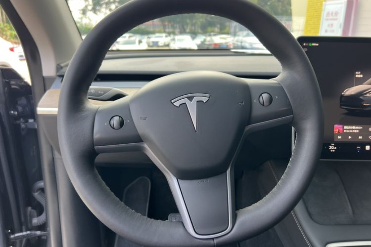 Used Tesla Model Y 2022 Long-Range All-Wheel-Drive Version Interior 4