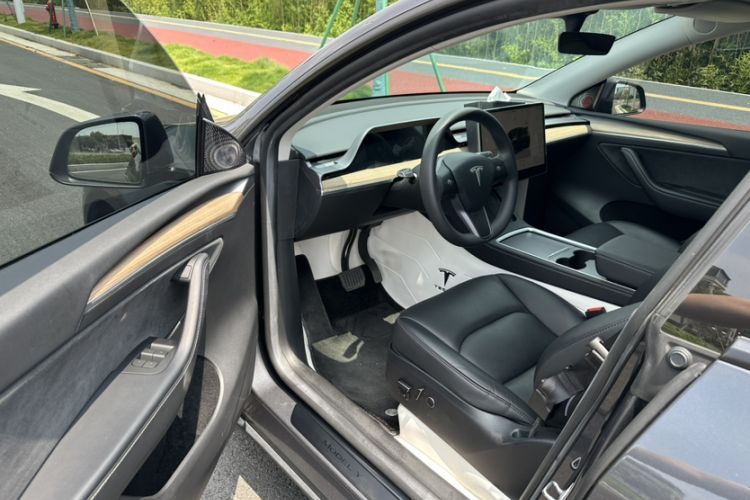 Used Tesla Model Y 2022 Revised Version Long-Range All-Wheel Drive Interior 4