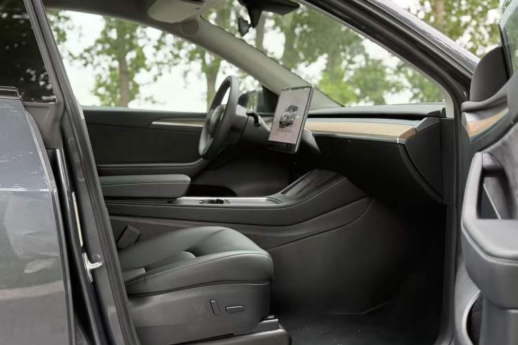 Used Tesla Model Y 2022 Revised Version Rear-Wheel Drive Interior 4