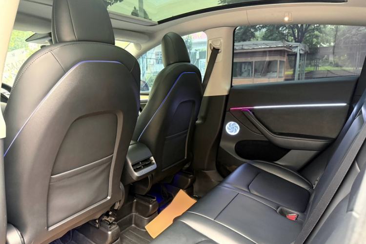 Used Tesla Model Y 2022 Long-Range All-Wheel-Drive Version Interior 4