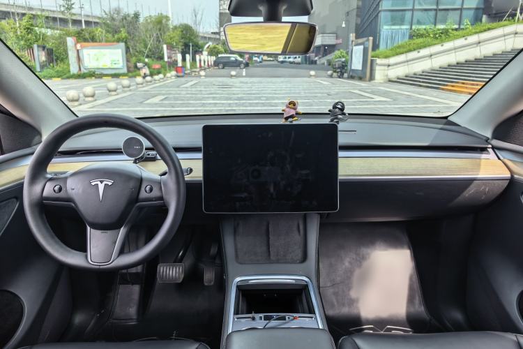 Used Tesla Model Y 2022 Revised Version Long-Range All-Wheel Drive Interior 4