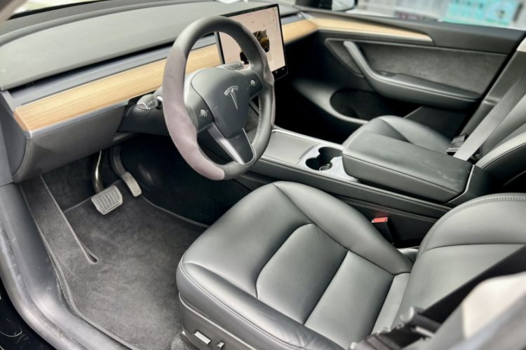 Used Tesla Model Y 2022 Rear-Wheel-Drive Version Interior 5