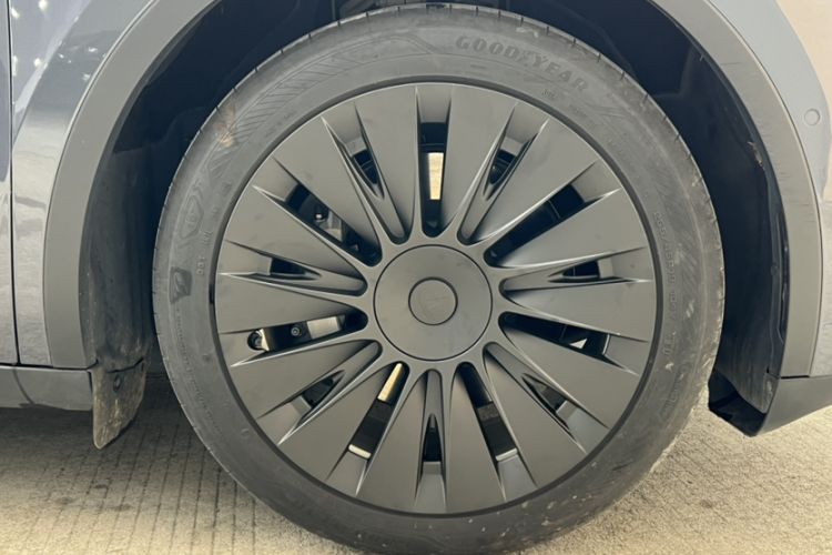 Used Tesla Model Y 2022 Rear-Wheel-Drive Version Interior 5